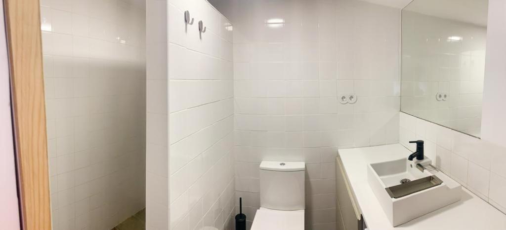 מטוסיניוס Genius Loci Guesthouse מראה חיצוני תמונה